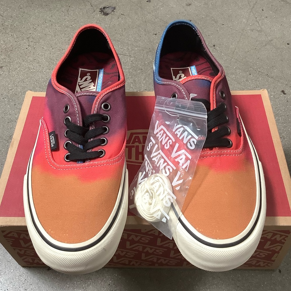 Authentic
(Have a Trip)
multi/antique white